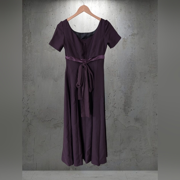 Elegant Plum Short-Sleeve Maxi Dress - Picture 2 of 2